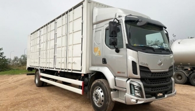 Giá Chenglong M3 4 Máy 200Hp 7.6 Tấn Kín Cont 3CH 9m9