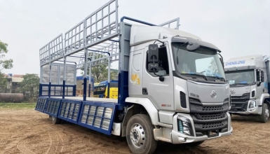 Giá Chenglong M3 4 Máy 200Hp 8.2 Tấn Mui Bạt 9m9