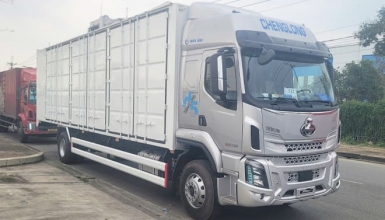 Giá Chenglong H5 4 Máy 240Hp 7.8 Tấn Kín Cont 3CH 9m9