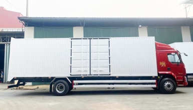 Giá Chenglong M3 4 Máy 200Hp 7.5 Tấn Thùng Kín Cont 1CH 9m9