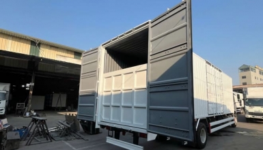 Giá Chenglong M3 6 Máy 200Hp 7 Tấn Kín Cont 1CH Bửng Nâng 9m7