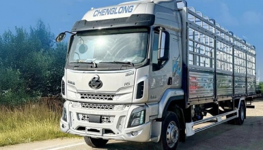 Giá Chenglong H5 4 Máy 240Hp 8.3 Tấn Thùng Mui Bạt 9m9
