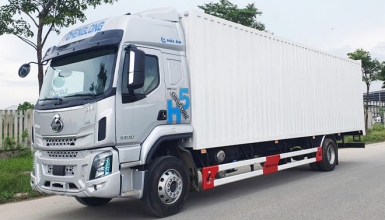 Giá Chenglong H5 4 Máy 240Hp 7.7 Tấn Kín Cont 1CH 10m