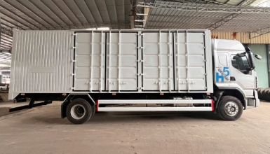 Giá Chenglong H5 6 Máy 245Hp 7.9 Tấn Thùng Kín Cont 8m3