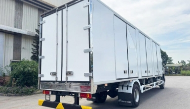 Giá Chenglong H5 4 Máy 240Hp 7.9 Tấn Kín Composite 3CH 9m9