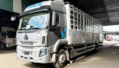 Giá Chenglong H5 4 Máy 240Hp 8 Tấn Mui Bạt Bửng Nhôm 9m9