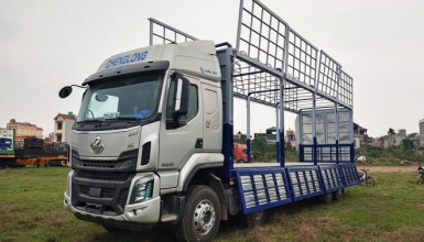 Giá Chenglong H5 8x4 290Hp 18 Tấn Thùng Mui Bạt 9m9