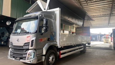 Giá Chenglong M3 4 Máy 220Hp 7 Tấn Thùng Kín Cánh Dơi 9m9