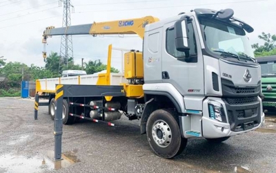 Chenglong H5 3 Chân 9 Tấn Gắn Cần Cẩu XCMG 8 Tấn