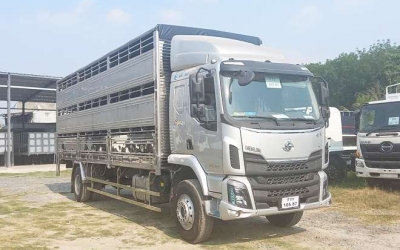 Chenglong M3 200Hp 6 Tấn Chở Lợn - Heo Thùng 8m