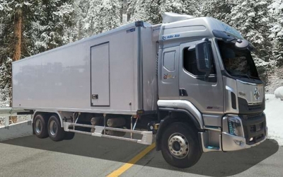 Chenglong H5 3 Chân Cầu Lết 13.2 Tấn Thùng Đông Lạnh 9m4