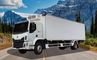 Chenglong M3 200Hp 7.6 Tấn Thùng Đông Lạnh 8m
