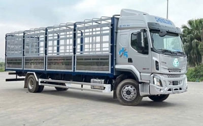 Chenglong H5 4 Máy 240Hp 8.3 Tấn Thùng Mui Bạt 9m9