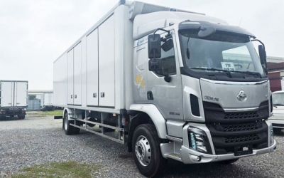 Chenglong M3 4 Máy 200Hp 7 Tấn Thùng Đông Lạnh 2CH 9m9