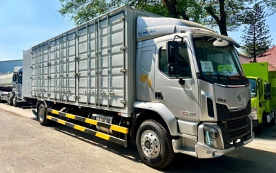 Chenglong M3 6 Máy 200Hp 7.1 Tấn Thùng Kín Cont 3 Cửa Hông 9m9