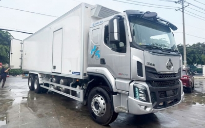 Chenglong H5 6x4 270Hp 12.8 Tấn Thùng Đông Lạnh 9m1