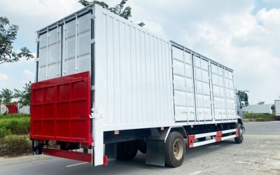 Chenglong M3 4 Máy 200Hp 7.1 Tấn Thùng Kín Cont Bửng Nâng 9m7