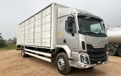 Chenglong M3 4 Máy 200Hp 7.6 Tấn Thùng Kín Cont 3CH 9m9