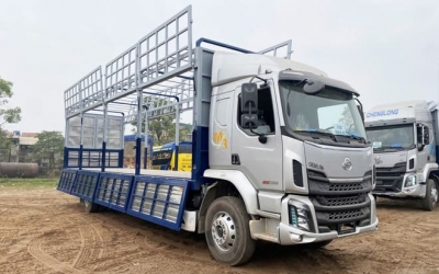 Chenglong M3 4 Máy 200Hp 8.2 Tấn Thùng Mui Bạt 9m9