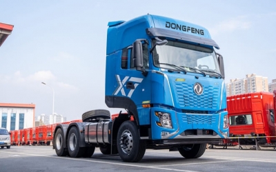 Đầu Kéo Dongfeng X7 Yuchai 385Hp