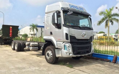 Xe Chở Mô Tô Xe Máy Chenglong H5 13.5 Tấn Thùng 9m8