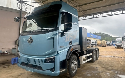 Xe Đầu Kéo Điện 2 Cầu Chenglong H5E 620Hp