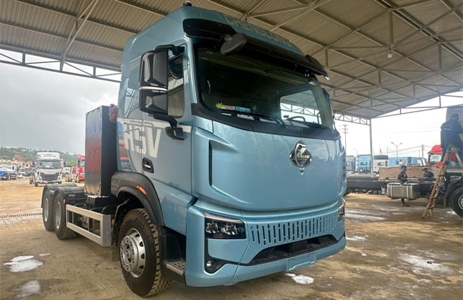 Xe Đầu Kéo Điện 2 Cầu Chenglong H5E 620Hp – Kỷ Nguyên Vận Tải Xanh Mạnh Mẽ Và Tiết Kiệm