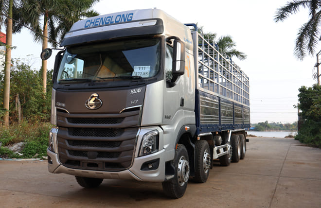 Giá Lăn Bánh Chenglong H7 360Hp 5 Chân 21.5 Tấn Mui Bạt 9m7