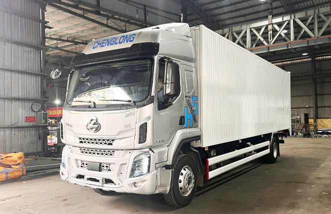 Chenglong H5 4 Máy 240Hp 7.2 Tấn Kín Cont Bửng Nâng 9m7 - Linh hoạt và Tiện dụng