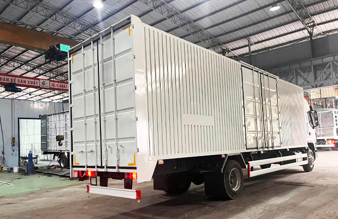 Khách hàng muốn tham khảo về sản phẩm Chenglong H5 4 máy 240Hp ở đâu?