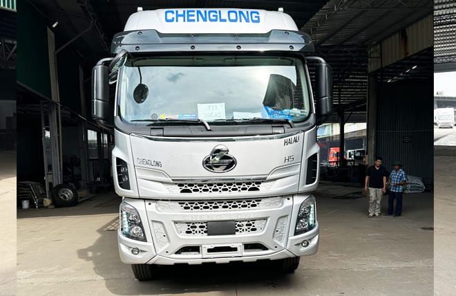 Tại Sao Chenglong H5 240Hp 8 Tấn Mui Bạt Bửng Nhôm 9m9 là mẫu xe đường dài?