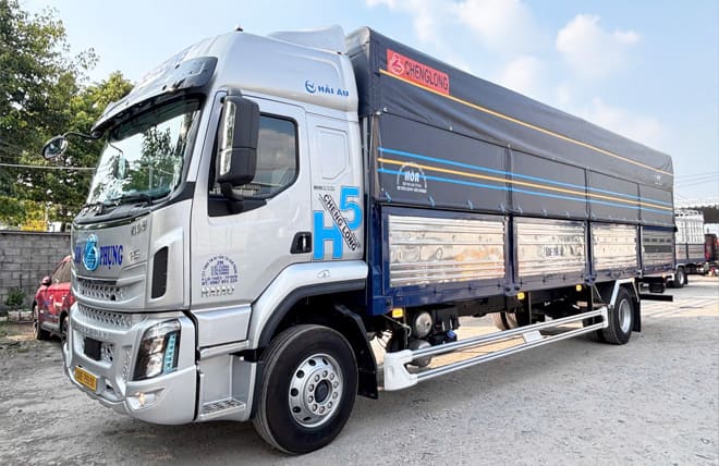 Khách hàng nên thảo khảo Chenglong H5 240Hp Mui Bạt 9m9 Ở Đâu?
