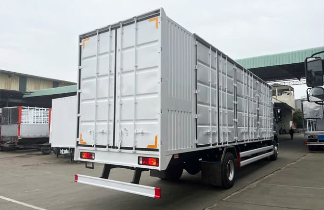 Vì sao nên chọn Chenglong H5 7.4 tấn thùng kín Cont 9m9?