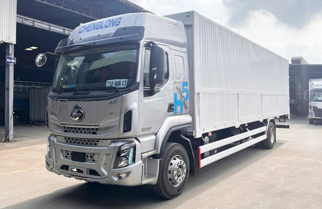 Tổng quan Chenglong H5 6 Máy 245Hp 6.4 Tấn Thùng Kín Cont Cánh Dơi 9m9