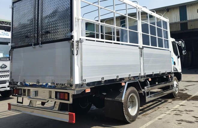 Bửng nhôm nhẹ, thuận tiện xếp dỡ hàng hóa