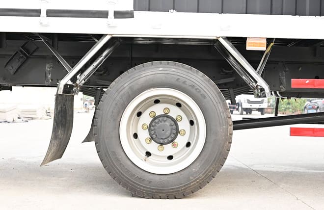 Trục sau Tải trọng cầu sau 13 tấn