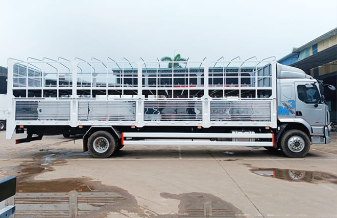 Mức Giá lăn bánh Chenglong M3 6.6 tấn chở mô tô xe máy 2 tầng thùng dài 9m9