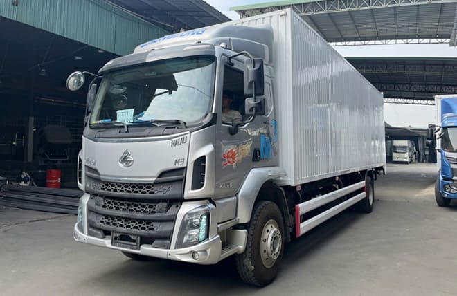 Giới Thiệu Chenglong M3 6 Máy 200Hp 7 Tấn Thùng Kín Cont 1 Cửa Hông Bửng Nâng 9m7