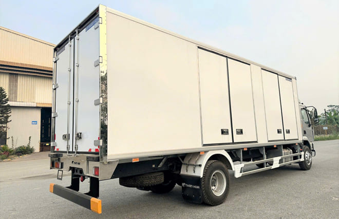 Ưu Điểm Chenglong M3 6 Máy 200Hp 6.9 Tấn Thùng Đông Lạnh 9m9