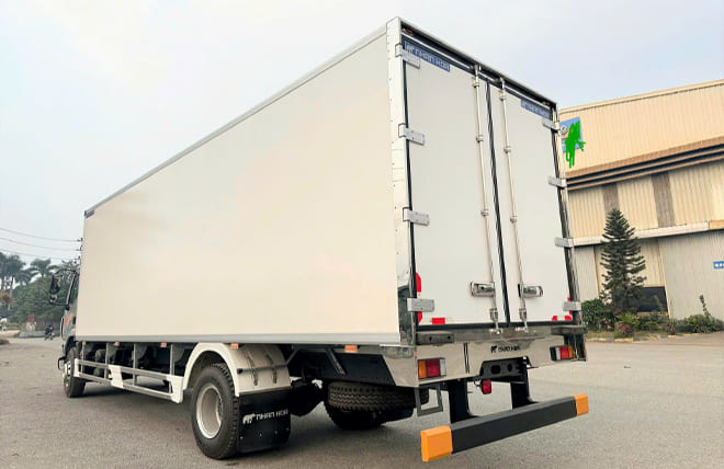 Chassis chắc chắn, cabin tiện nghi