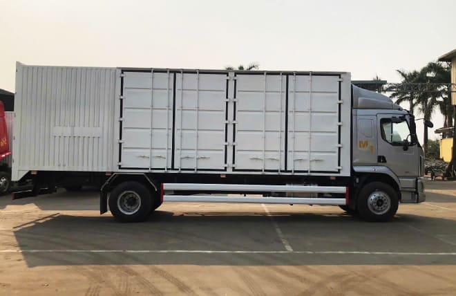 Ngoại Thất Chenglong M3 200Hp 7.7 Tấn Thùng Kín Cont 8m3