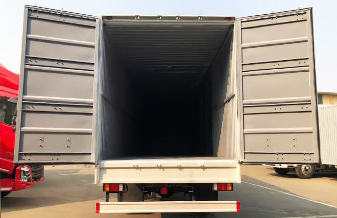 Ưu Điểm Chenglong M3 200Hp 7.7 Tấn Thùng Kín Cont 8m3