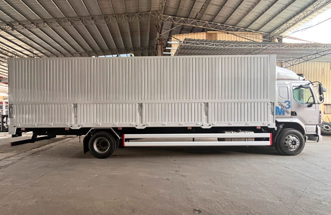 Tổng Quan Chenglong M3 4 Máy 220Hp 7 Tấn Thùng Kín Cont Cánh Dơi 9m9