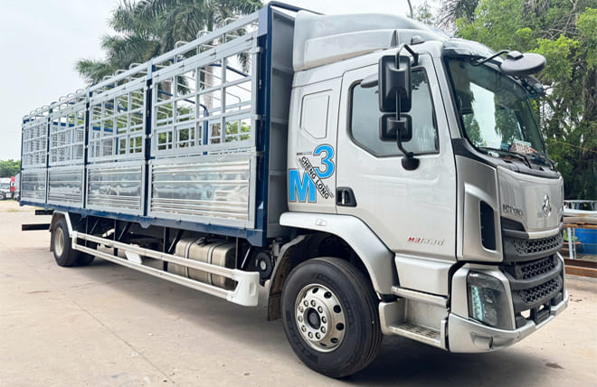Giá Lăn bánh Chenglong M3 4 Máy 220Hp 8.2 Tấn Mui Bạt 9m9