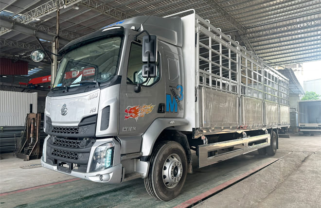 Giá Lăn Bánh Chenglong M3 4 Máy 220Hp 8 Tấn Mui Bạt Bửng Nhôm 9m9