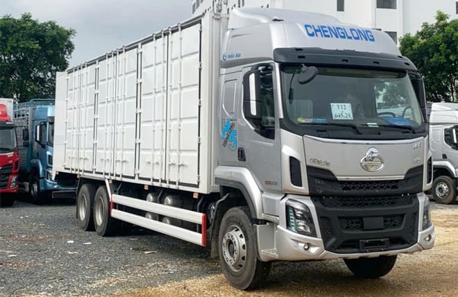 Giá Lăn Bánh Chenglong H5 260Hp 13.5 Tấn Thùng Kín Cont 3 Cửa Hông 9m9 Cam Kết Rẻ Nhất