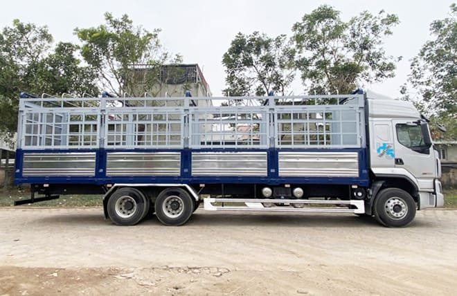 Giá lăn bánh Chenglong H5 260Hp 14.3 Tấn Thùng Mui Bạt 9m9