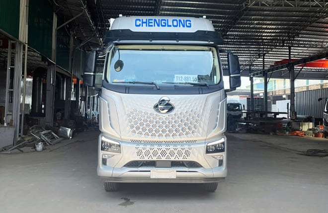 Giá Chenglong H5V 310Hp 3 Chân Cầu Lết 14 Tấn Thùng Kín Cont 3CH 9m9 - Ưu Đãi Thấp Nhất Thị Trường