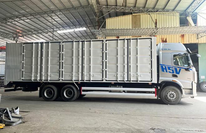 Tại sao Chenglong H5V 310Hp 3 Chân Cầu Lết 14 Tấn Thùng Kín Cont 3CH 9m9 luôn là lựa chọn hàng đầu?