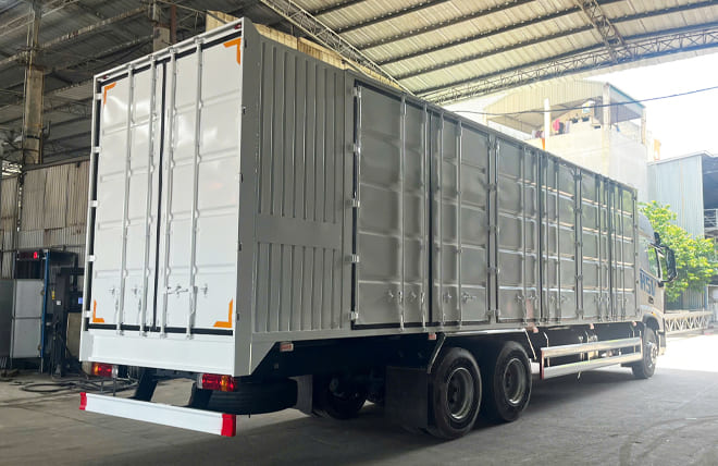 Giá lăn bánh Chenglong H5V 310Hp 3 Chân Cầu Lết 14 Tấn Thùng Kín Cont 3CH 9m9 cập nhật mới nhất